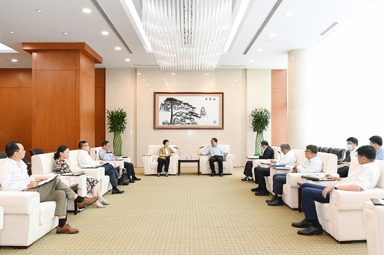 中国华能邓建玲会见上海电气冷伟青